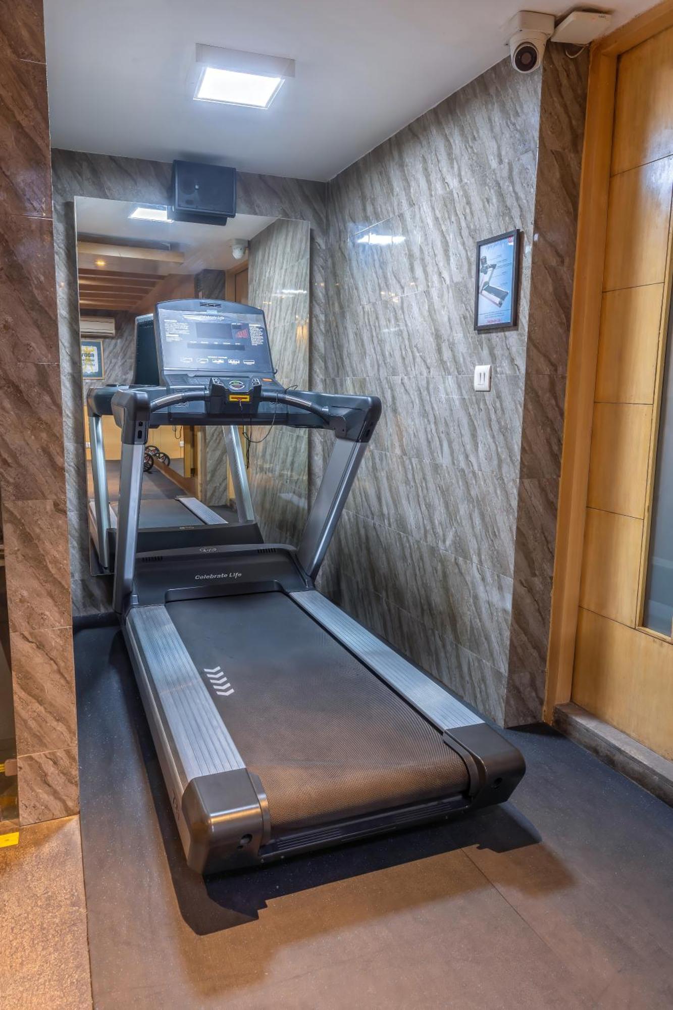 Park Inn By Radisson,South Delhi New Delhi Exterior photo A treadmill