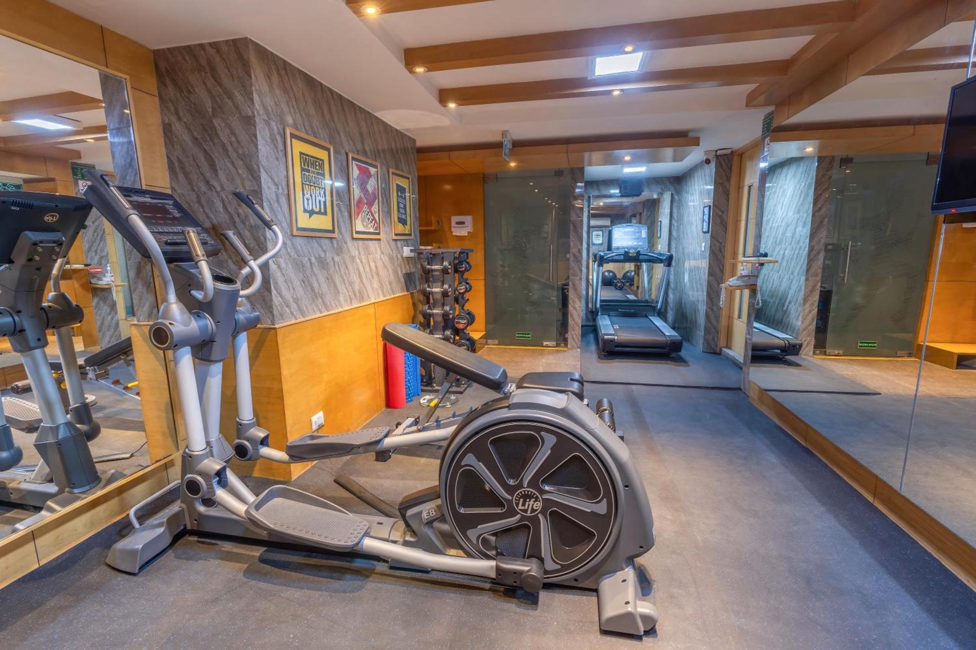 Park Inn By Radisson,South Delhi New Delhi Exterior photo The gym at the hotel