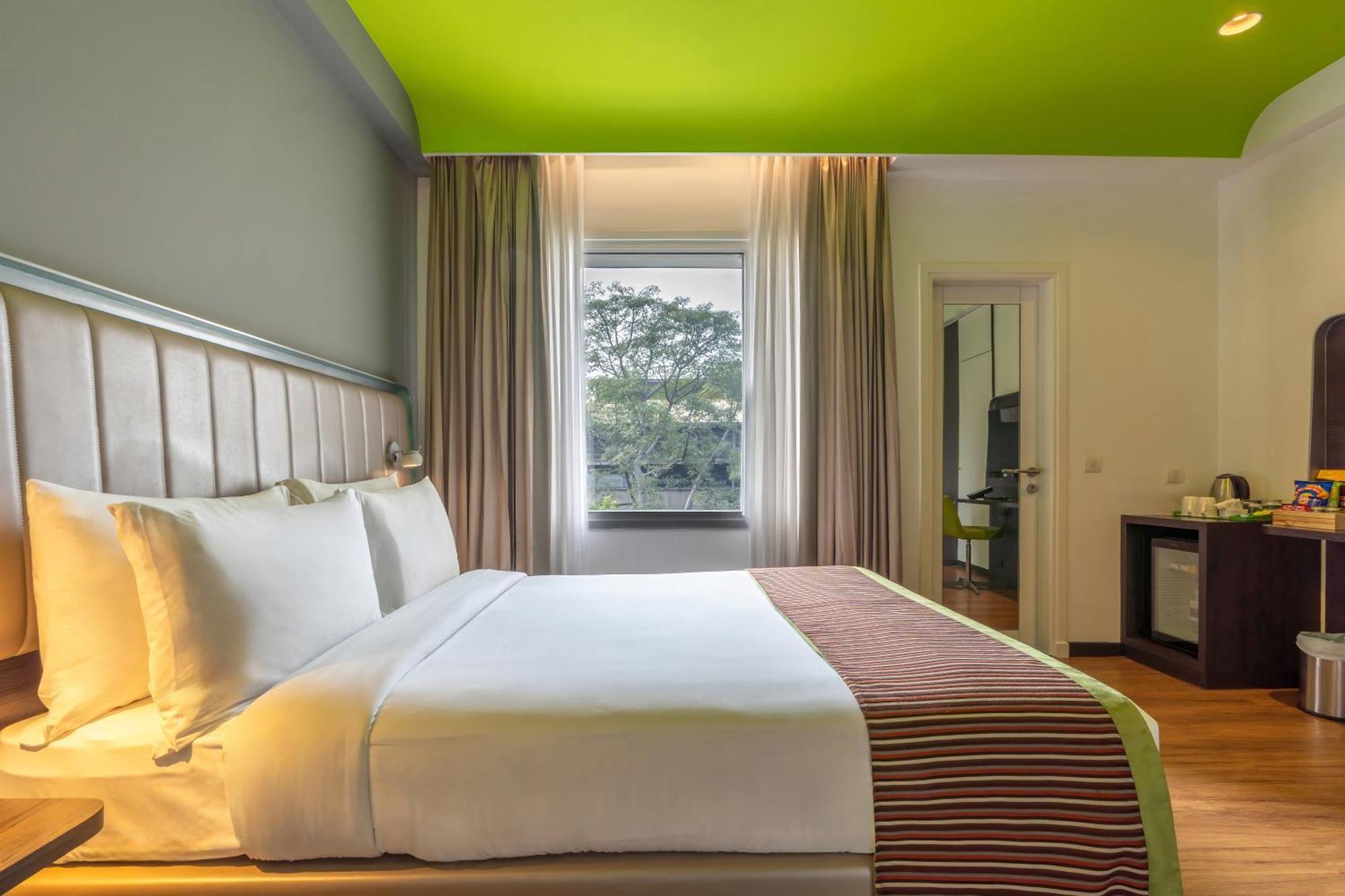 Park Inn By Radisson,South Delhi New Delhi Exterior photo A room at the hotel