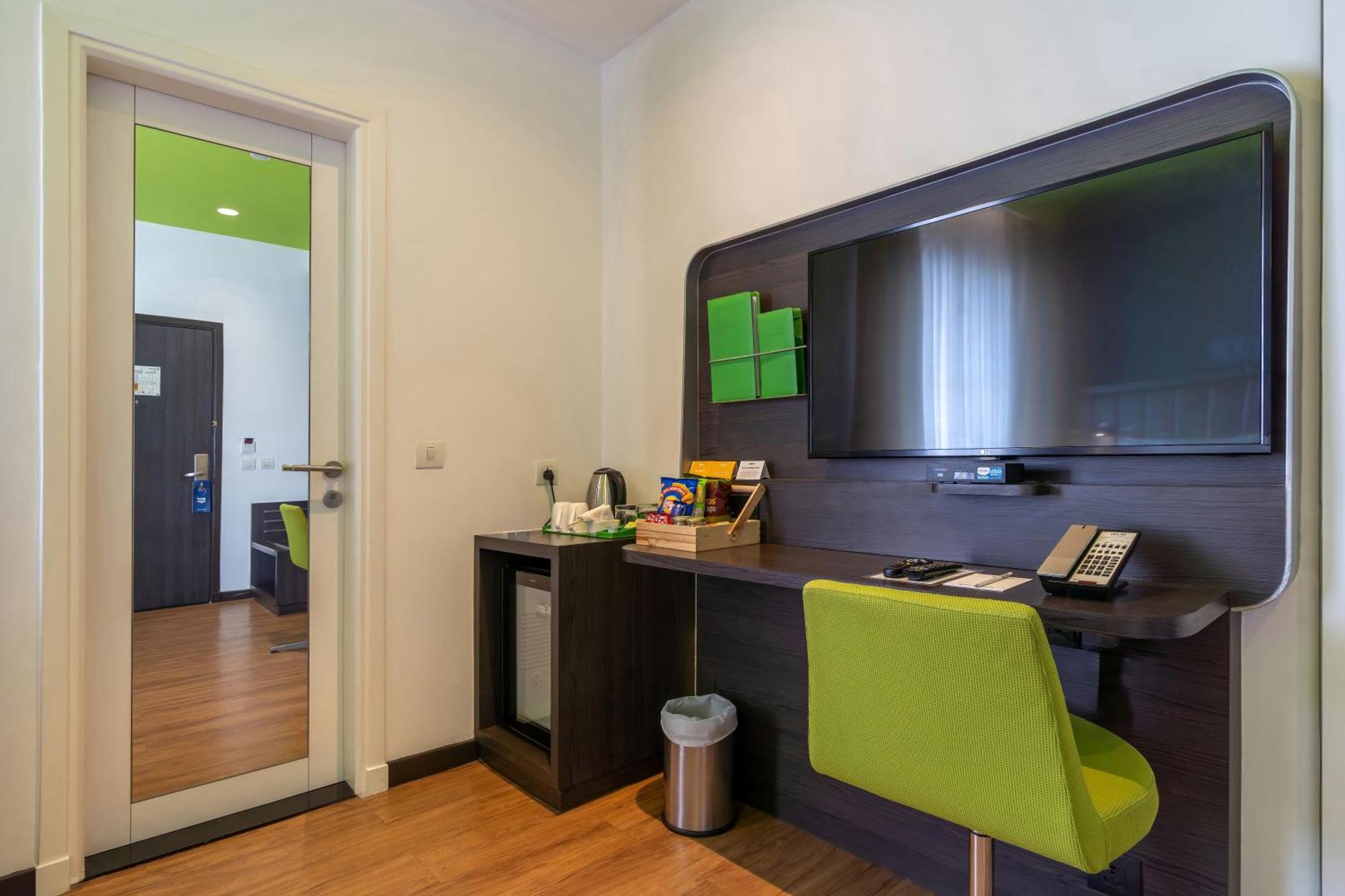 Park Inn By Radisson,South Delhi New Delhi Exterior photo A typical room at the hotel