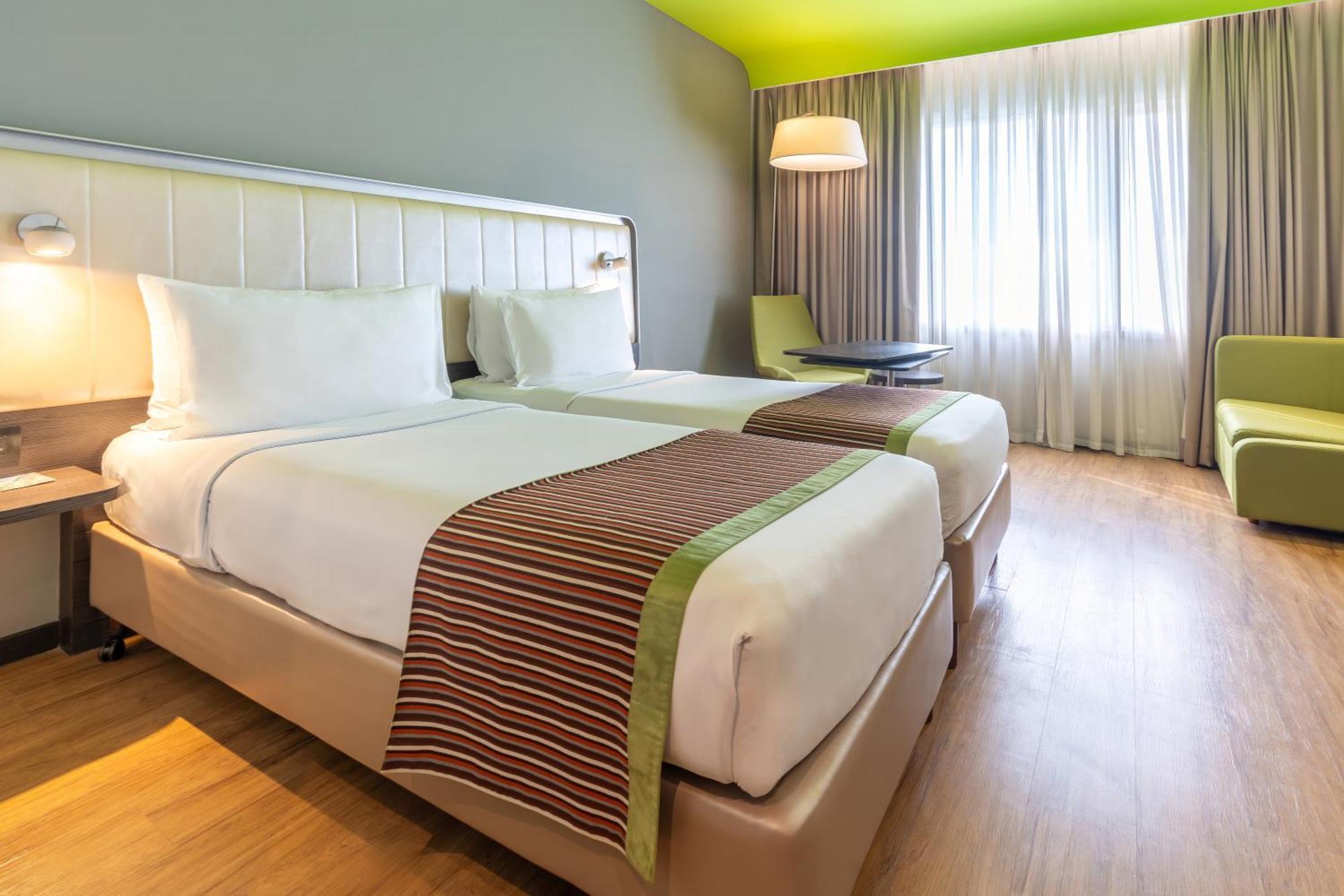 Park Inn By Radisson,South Delhi New Delhi Exterior photo A room at the hotel