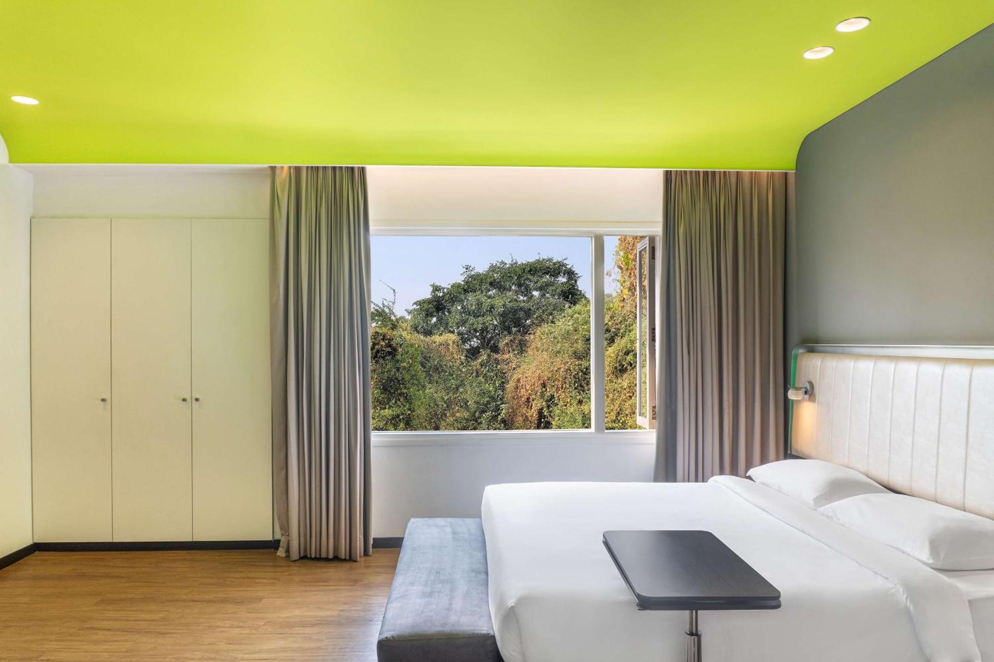 Park Inn By Radisson,South Delhi New Delhi Exterior photo A room at the hotel